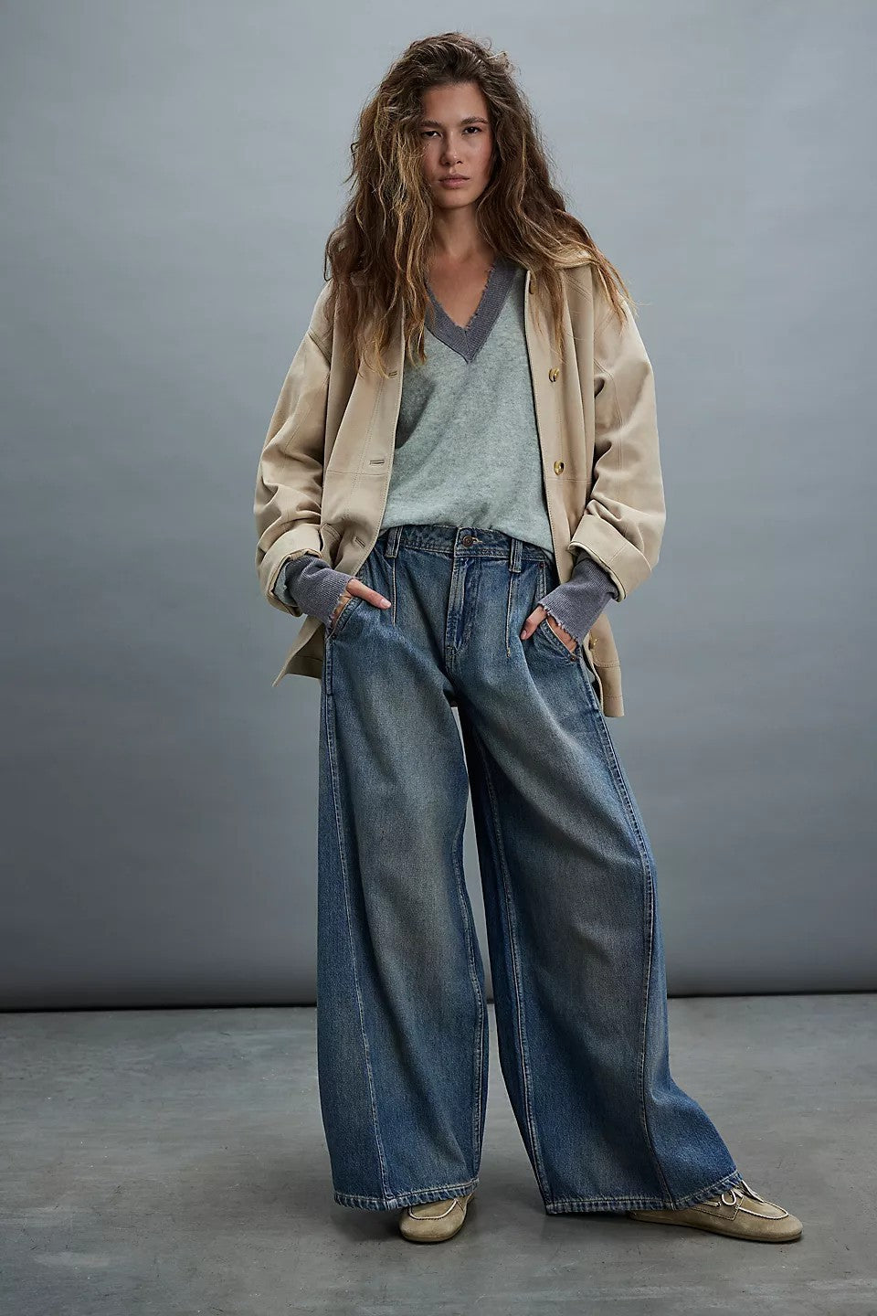 Retro Low-Rise Wide-Leg Ankle Jeans