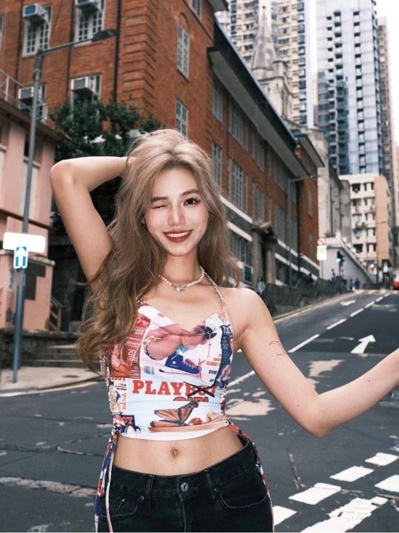 Printed Backless Halter Muse Top
