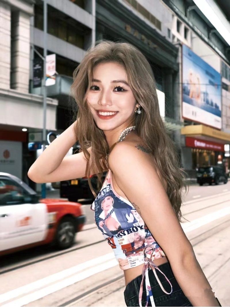Printed Backless Halter Muse Top